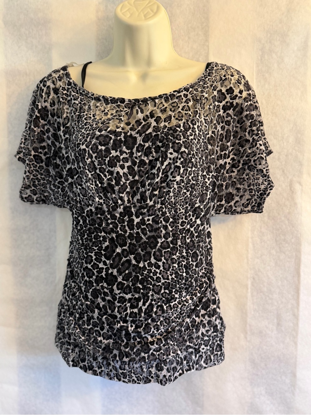HeartSoul Black and Grey Leopard Print Dolman Sleeve Blouse Juniors Sz-L.  I4‎